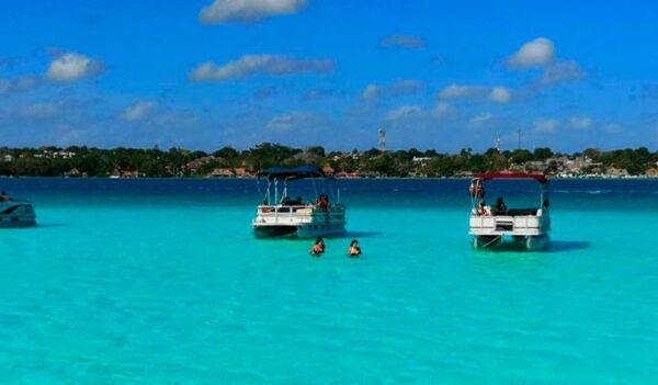 Laguna Bacalar Plus Ponton
