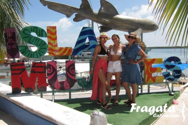 Isla mujeres en Fragata Catamarán