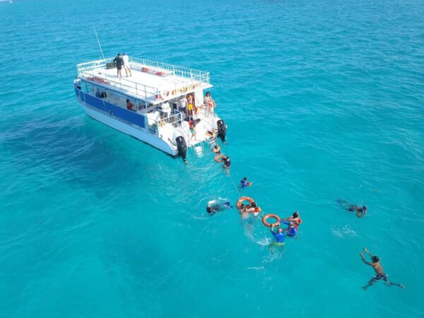 Isla mujeres en Fragata Catamarán